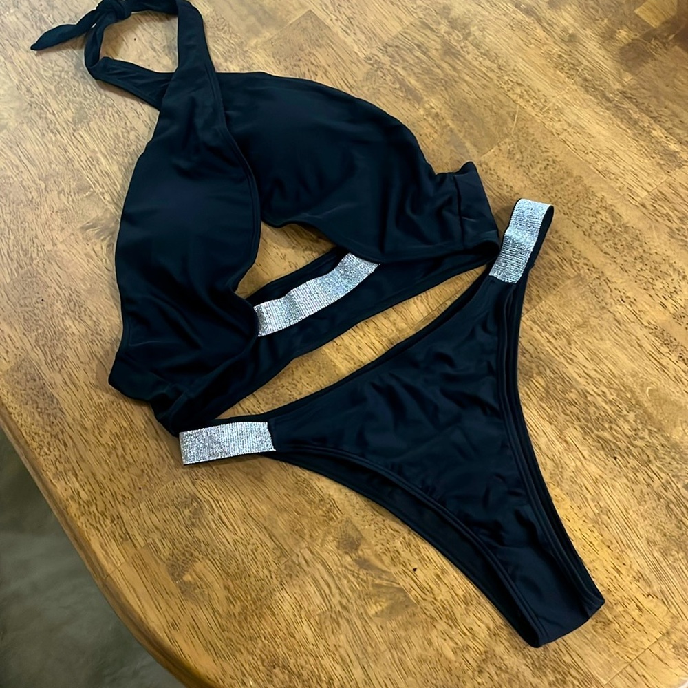 😱 New Crisscross Halter Bikini in Black and Silver size L